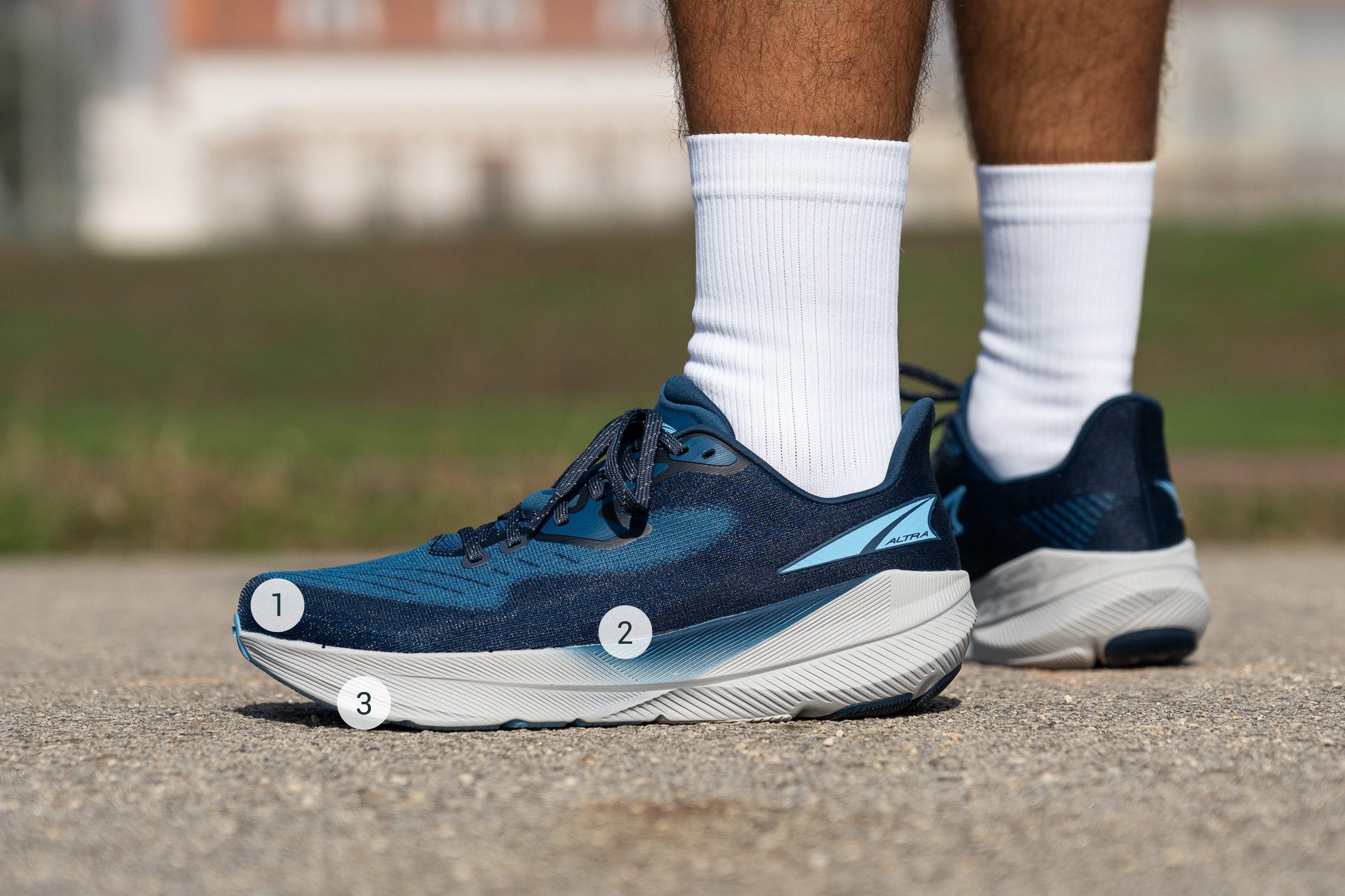 features-of-running-shoes-for-knee-pain.jpg